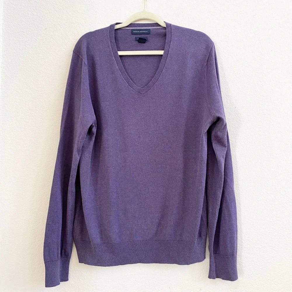 Banana Republic Luxury Blend Mens‎ V Neck Sweater L Silk Cashmere Cotton Purple